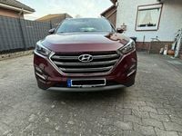 Gebraucht Hyundai Tucson Pure 132 PS (97 kW) 2016 Rot SUV
