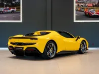 Gebraucht Ferrari 296 662 PS (486 kW) 2023 Gelb Cabrio