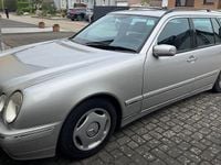 Gebraucht Mercedes E240 Avantgarde 170 PS (125 kW) 2001 Silber Kombi