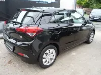 Gebraucht Hyundai i20 GO! 75 PS (55 kW) 2017 Schwarz Limousine