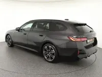Gebraucht BMW 520 M Sport 197 PS (144 kW) 2025 Sophistorgrau Kombi