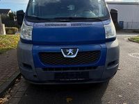 Gebraucht Peugeot Boxer 101 PS (74 kW) 2011 Farbe blau line/deckende Van