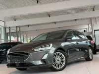 Gebraucht Ford Focus Titanium 125 PS (91 kW) 2019 Grau Limousine