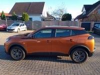 Gebraucht Peugeot e-2008 Active 100 kW (136 PS) 2022 Met.orange fusion SUV
