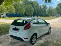 Gebraucht Ford Fiesta 60 PS (44 kW) 2009 Weiß Kleinwagen