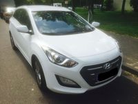 Gebraucht Hyundai i30 137 PS (100 kW) 2016 Rot metallic Kombi
