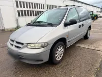 Gebraucht Chrysler Voyager 133 PS (97 kW) 2000 Silber Van / Kleinbus