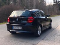 Gebraucht BMW 116 116 PS (85 kW) 2011 Schwarz Kleinwagen