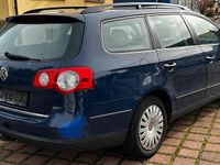 Gebraucht VW Passat 140 PS (102 kW) 2009 Blau Kombi