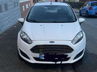 Gebraucht Ford Fiesta Trend 101 PS (74 kW) 2013 Weiß Kleinwagen