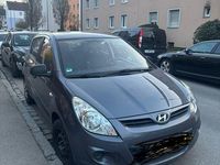 Gebraucht Hyundai i20 Classic 86 PS (63 kW) 2012 Grau Kleinwagen