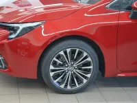 Neu Toyota Corolla 178 PS (130 kW) 2025 Karminarot metallic Kombi
