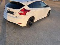 Gebraucht Ford Focus 125 PS (91 kW) 2013 Weiß Limousine