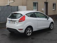 Gebraucht Ford Fiesta Titanium 82 PS (60 kW) 2010 Weiß Limousine