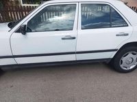 Gebraucht Mercedes E230 132 PS (97 kW) 1988 Weiß Limousine