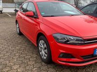 Gebraucht VW Polo Comfortline 75 PS (55 kW) 2018 Rot Kleinwagen