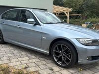 Gebraucht BMW 320 184 PS (135 kW) 2010 Blau Limousine