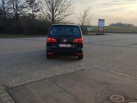 Gebraucht VW Touran 105 PS (77 kW) 2013 Schwarz Van / Kleinbus