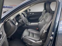 Gebraucht Volvo XC60 Plus 197 PS (144 kW) 2023 Denim blue (metallic) SUV
