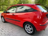 Second-hand Ford Focus Ambiente 101 CP (74 kW) 2004 Roșu Berlinǎ