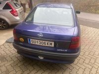 Gebraucht Opel Astra 90 PS (66 kW) 1996 Blau Limousine