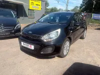 Gebraucht Kia Rio 109 PS (80 kW) 2013 Schwarz Limousine