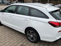 Gebraucht Hyundai i30 Trend 159 PS (116 kW) 2021 Weiß Kombi