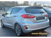 Gebraucht Ford Fiesta 101 PS (74 kW) 2018 Polarsilber metallic (metallic) Kleinwagen