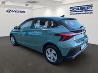 Neu Hyundai i20 Select 101 PS (74 kW) 2025 Mangrove green / mic Kleinwagen
