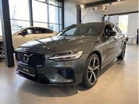 Neu Volvo V60 Plus 350 PS (257 kW) 2026 Grün (forest lake) Kombi