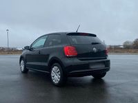 Käytetty VW Polo 60 HP (44 kW) 2012 Musta Viistoperä