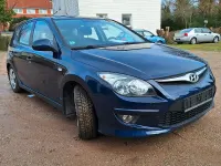 Gebraucht Hyundai i30 Comfort 109 PS (80 kW) 2011 Blau Kleinwagen