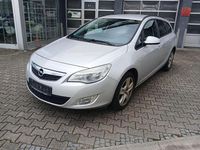 Gebraucht Opel Astra Edition 110 PS (80 kW) 2011 Silber Kombi
