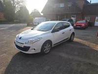 Gebraucht Renault Mégane Dynamique 101 PS (74 kW) 2011 Weiß Limousine