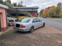 Gebraucht Mercedes E240 Classic 170 PS (125 kW) 2000 Silber Limousine