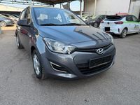 Gebraucht Hyundai i20 Classic 86 PS (63 kW) 2015 Grau Kleinwagen