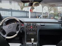 Gebraucht Mercedes E230 Avantgarde 150 PS (110 kW) 1997 Schwarz Limousine