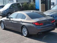 Gebraucht BMW 530e 292 PS (214 kW) 2022 Grau Limousine
