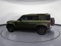 Gebraucht Land Rover Defender SE Dynamic 250 PS (183 kW) 2026 Woolstone green SUV