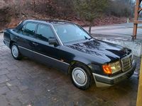 Gebraucht Mercedes E250 126 PS (92 kW) 1992 Schwarz Limousine