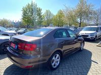 Używany VW Jetta Highline 122 KM (89 kW) 2012 Brązowy Sedan/Limuzyna