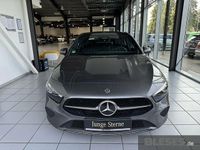 Gebraucht Mercedes A200 Progressive 163 PS (119 kW) 2023 Lack mountaingrau Limousine