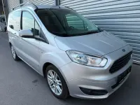 Gebraucht Ford Tourneo Courier Titanium 101 PS (74 kW) 2018 Silber Van / Kleinbus