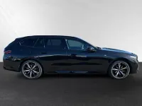 Gebraucht BMW 520 M Sport 208 PS (152 kW) 2025 Black sapphire metallic Kombi