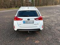 Gebraucht Toyota Auris Hybrid 136 PS (100 kW) 2014 Weiß Kombi