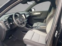 Neu Volvo XC40 Core 163 PS (119 kW) 2025 Onyx schwarz SUV