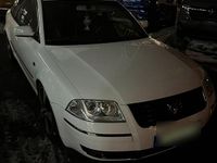 Gebraucht VW Passat 131 PS (96 kW) 2002 Weiß Limousine