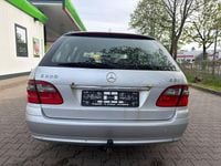 Gebraucht Mercedes E220 170 PS (125 kW) 2008 Grau Kombi