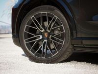 Neu Porsche Cayenne Electric 325 kW (442 PS) 2025 Chromitschwarzmetallic SUV