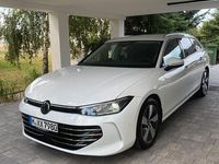 Gebraucht VW Passat Elegance 150 PS (110 kW) 2024 Weiß Kombi